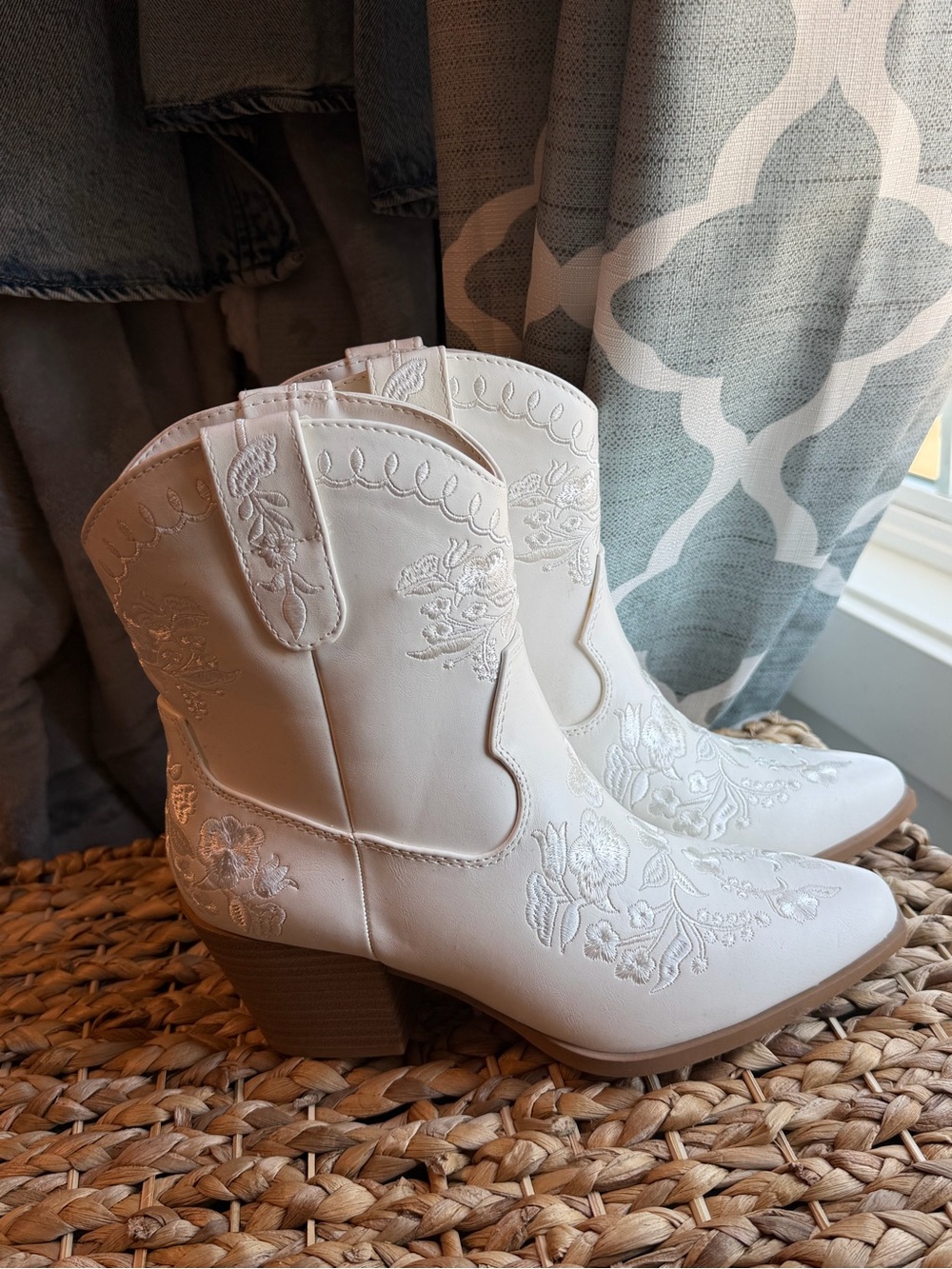 Soda Ivory Embroidered Western Boots - Picture 7 of 8